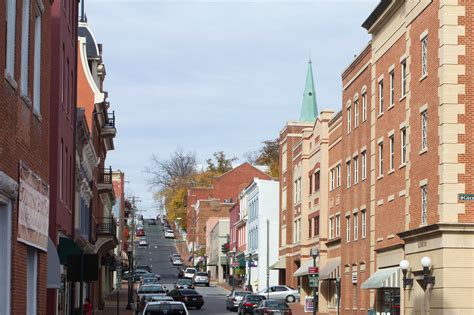 Must See Small Towns In Virginia Head Out Of Richmond On A Road