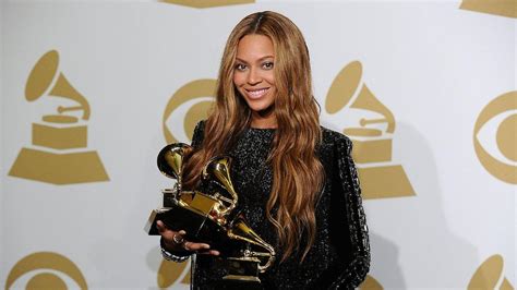 GRAMMY Rewind: Beyoncé Celebrates God, Her Family And The Beyhive For ...