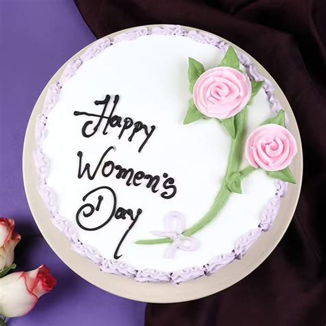 Delicious Womens Day Strawberry Cake