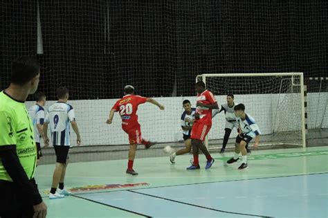 Primeira noite do futsal nos Jogos Comunitários é marcada por muitos gols