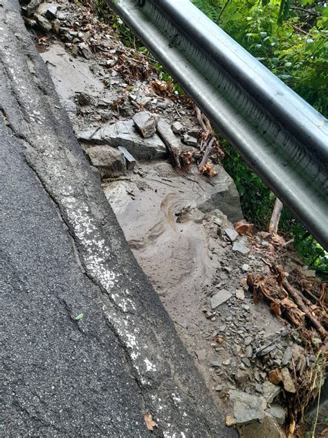 Maltempo A Maccagno E In Veddasca Al Lavoro Per Ripulire La Strada