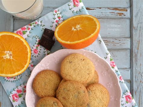 Вкуснотека: Портокалови бисквитки с парченца шоколад