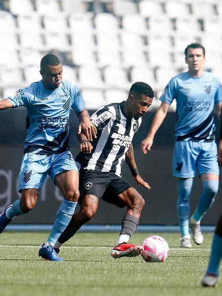 Sem público e emoção Botafogo e Athletico empatam em jogo dos apagões