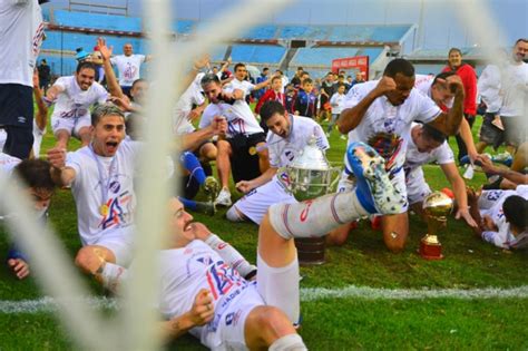 Y El Tricampeón Fue Nacional Ganó Uruguayo Supercopa Y Clausura