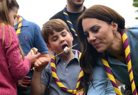 Kate Middleton I Genitori Michael E Carole Vendono L Azienda Di