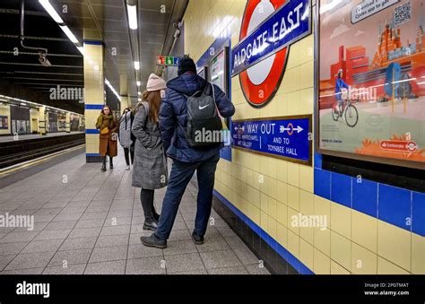 London, England, UK. Platform of Aldgate East tube station Stock Photo - Alamy