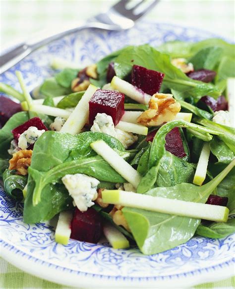 Salat Mit Spinat Roter Bete Gorgonzola Und N Ssen Rezept Eat Smarter