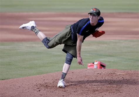 Its Official Tim Lincecum Signs With The Angels La Times