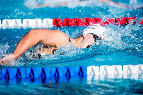 Katie Ledecky Bobby Finke Named Usa Swimming Athletes Of The Year At The 2022 Golden Goggles Awards