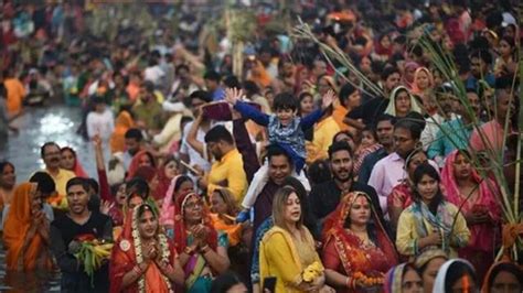 Chhath Puja 2022 Devotees Perform First Argha To The Setting Sun आज