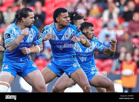 Samoa players perform the Siva Tau during the Rugby League World Cup ...