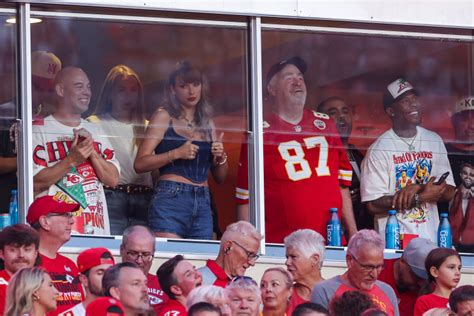 Taylor Swift Arrives at Chiefs Game Tonight