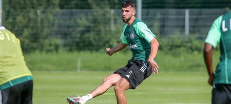 Jurgen Celhaka Wr Ci Do Trening W Za Dwa Tygodnie