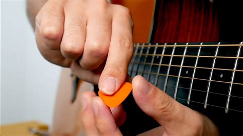 How To Hold And Angle The Pick For Strumming Total Beginner Guitar