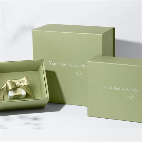 Van Cleef Arpels Enchants Your Online Orders With Its New Wrapping