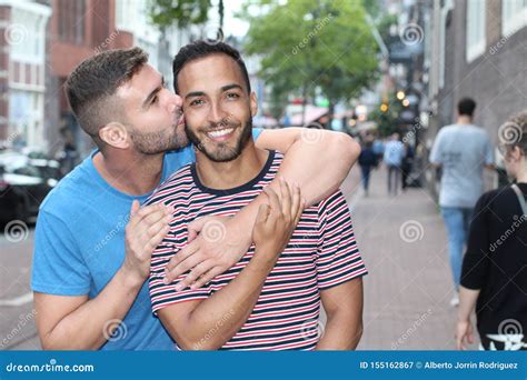 Pares Gay Lindos En La Ciudad Imagen De Archivo Imagen De Fechado Interracial 155162867
