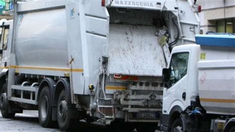 Rifiuti Fermo Lo Stir Giugliano Stop A La Raccolta Indifferenziata A