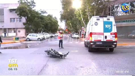 Un motociclista sufrió serias heridas tras ser embestido por un auto en