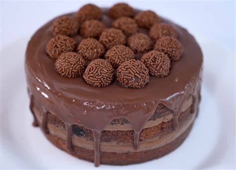 Naked Cake de Brigadeiro Baba de Moça