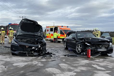 Frontal Crash bei Eichstätt Zwei Verletzte und rund 90 000 Euro