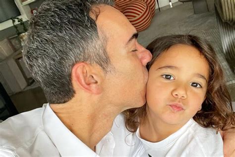 César Tralli se declara para a filha Manuella em aniversário