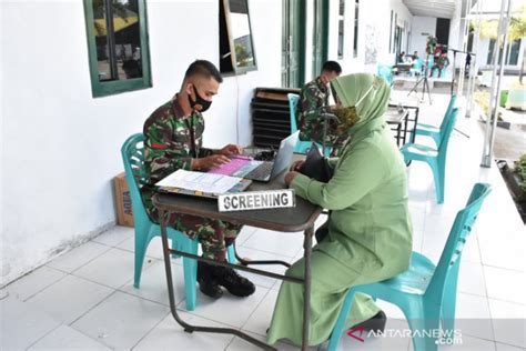 Keluarga Besar Korem 133 Nani Wartabone Gorontalo Terima Vaksinasi