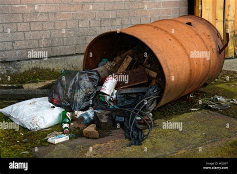 Trash In The City Overflowing Trash Can In The City Trash Barrel