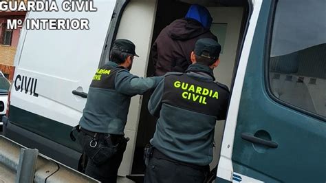 Cuatro Detenidos Al Desmantelar Dos Puntos De Venta De Drogas En Sueca Y Fortaleny Levante Emv