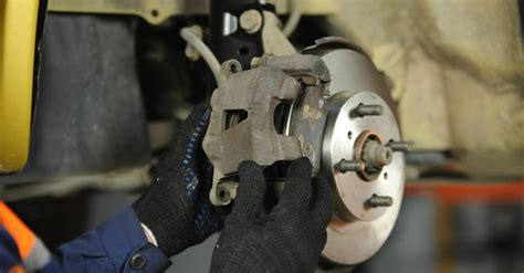 How To Replace The Front Brake Pads Of Disc Brake On Toyota Yaris P