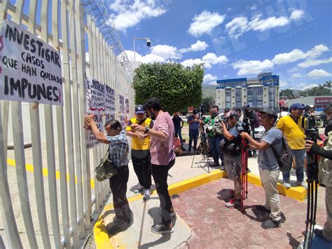 Protestan En La Oficina De La Fgr En La Capital Para Exigir Justicia