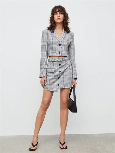 SHEIN BIZwear Blazer Crop Con Estampado De Cuadros De Cuello Con Solapa