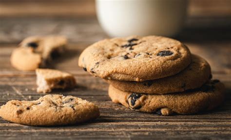 Cookies Aux Pépites De Chocolat Close Up Sur Un Fond De Bois Photo