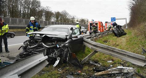 Pkw überschlägt Sich Auf A5 Bei Achern Nach Zusammenstoß