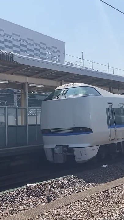 【さよなら北陸本線and北陸特急サンダーバードandしらさぎ編ショート】敦賀駅5番乗り場の列車案内を聴きながら奥のホームから大阪行きサンダーバードが