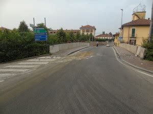 Automobilista Sbanda E Si Schianta Contro Il Ponte Sul Naviglio Grande