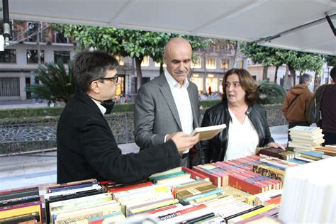 La Feria Del Libro Antiguo Y De Ocasi N Vuelve A Reunir En Plaza Nueva