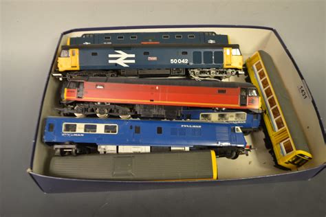 Trains Oo Gauge Hornby L6360 Class 142 Pacer Two Section Railbus Tri Ang Four Section Pullman