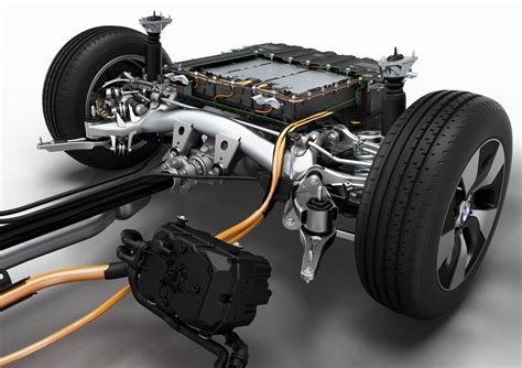 P90169261 highRes bmw 330e drive train 画像BMWのプラグインハイブリッド2車が2016年3月に日本