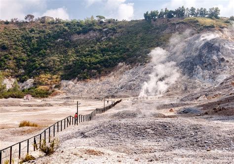 Torna A Tremare La Terra Nell Area Dei Campi Flegrei Cosa Sta Succedendo