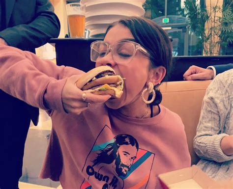 Please Help Me Find Sarah Hyland’s Clear Glasses Source Her Instagram R Findfashion