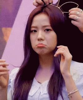 Jisoo Queen GIF - Jisoo Queen Sad - Discover & Share GIFs