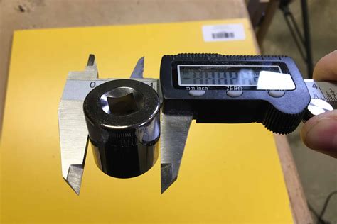 How to use Digital Calipers (The Right Way) - The Geek Pub