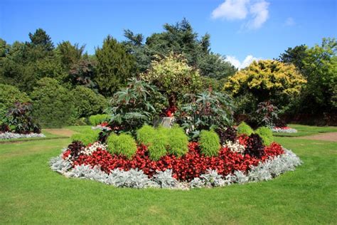 Gardens at Wentworth Castle Stock Photo - Image of flower, bloom: 15890484