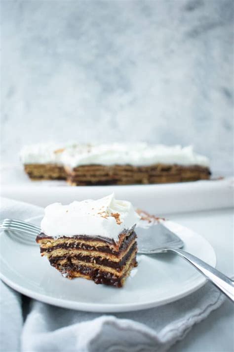 Chocolate Graham Cracker Icebox Cake - Bite your Cravings