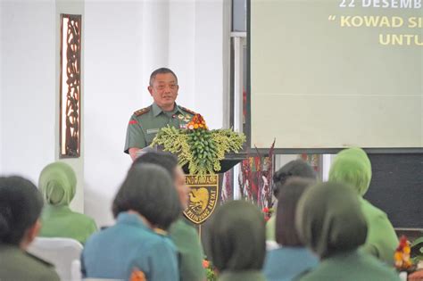 Pangdam Dan Ibu Raksakarini Sri Sena XVII Cenderawasih Semarakkan