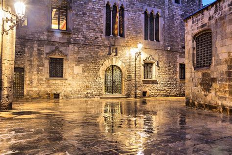 Get Lost in the History of the Barcelona Gothic Quarter - BCN Confidential