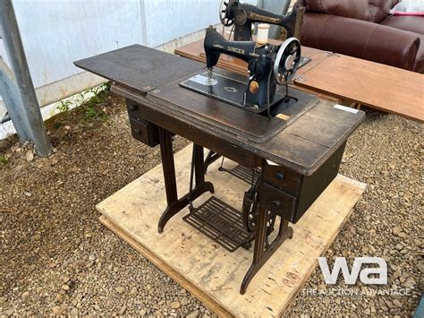 SINGER TREADLE SEWING MACHINE