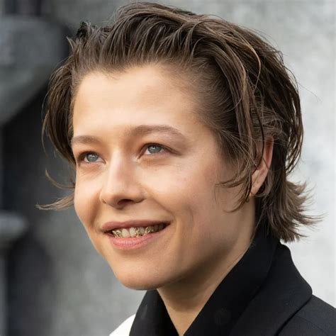 Emma Darcys Best Looks Are A Lesson In Androgynous Style