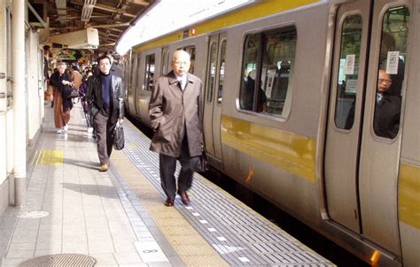 隙間33センチ、転落相次ぐ「都内で最も危険なホーム」解消へ Jr飯田橋駅 毎日新聞