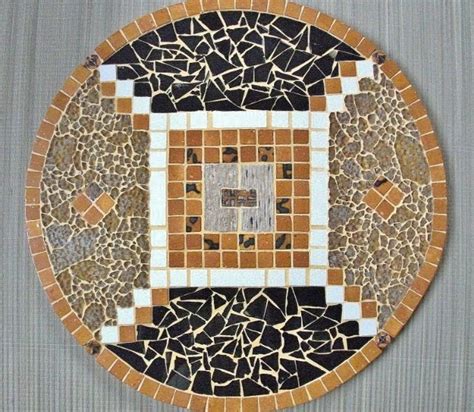 Mandala em mdf mosaico em cerâmica e vidro estilhaçado medindo